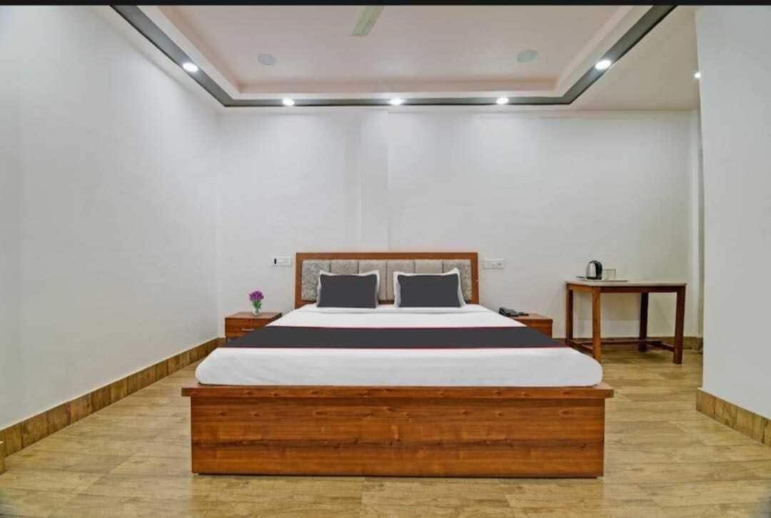 Collection O Megha Resort Jorhāt Екстериор снимка