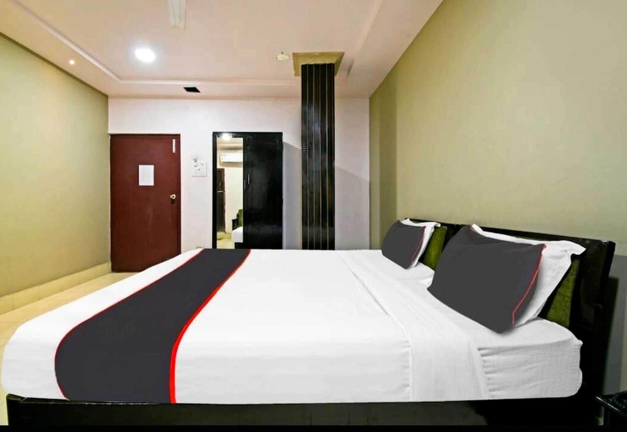 Collection O Megha Resort Jorhāt Екстериор снимка