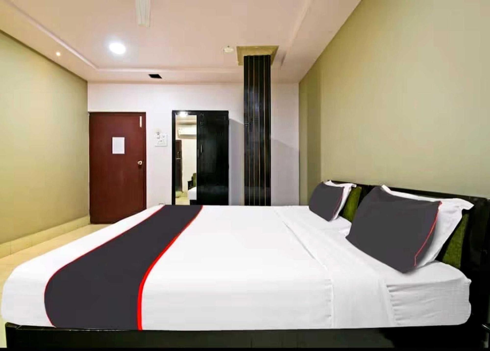 Collection O Megha Resort Jorhāt Екстериор снимка