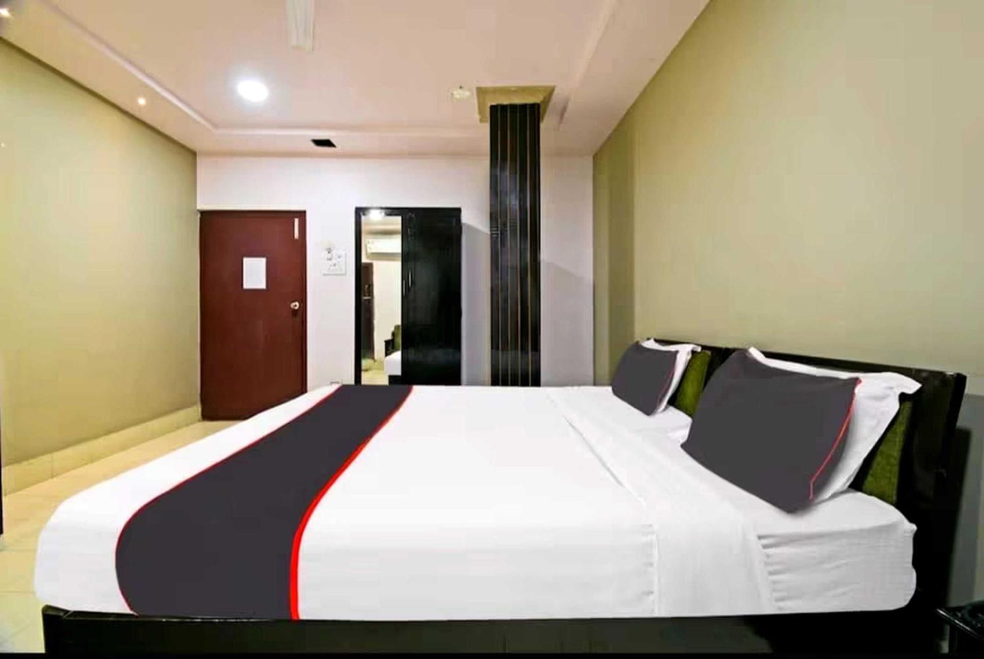 Collection O Megha Resort Jorhāt Екстериор снимка